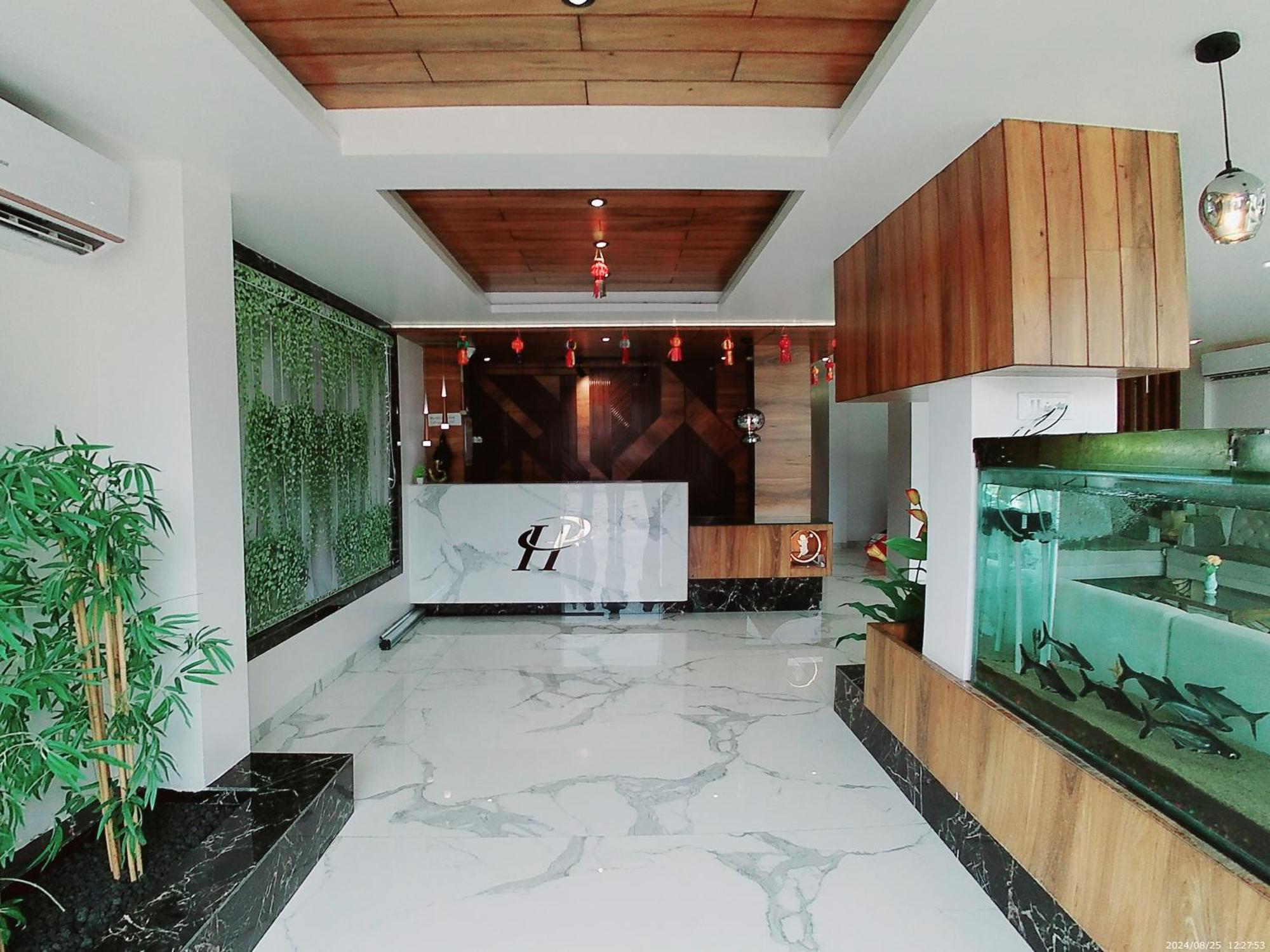 שירדי Hotel Sai Pratik, Newly Built Up, Complimentary Shuttle To The Temple מראה חיצוני תמונה